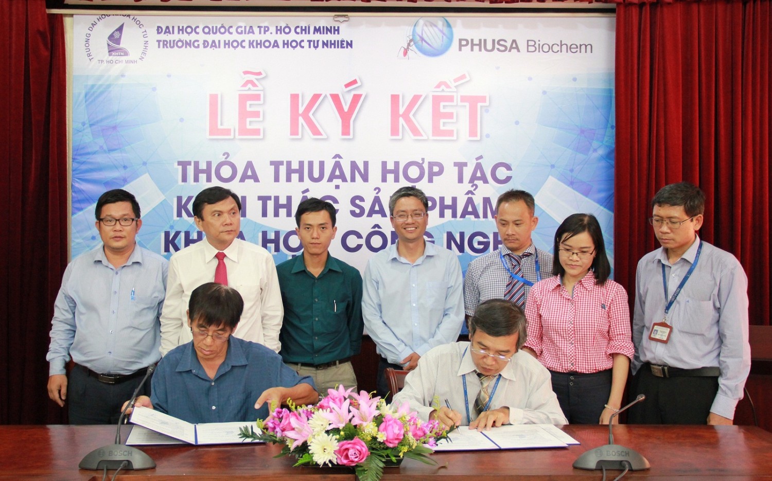 TRƯỜNG ĐH KHTN, ĐHQG-HCM VÀ CÔNG TY SINH HÓA PHÙ SA KÝ KẾT HỢP TÁC KHAI THÁC SẢN PHẨM KHOA HỌC CÔNG NGHIỆP